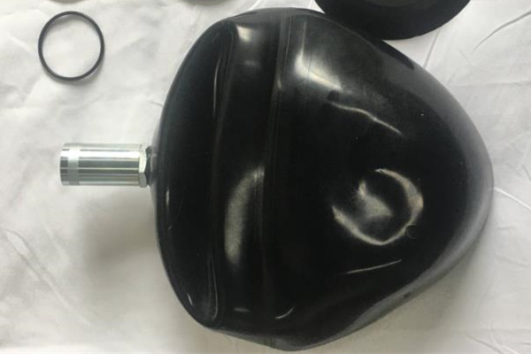蓄能器皮囊使用寿命短的原因和预防措施